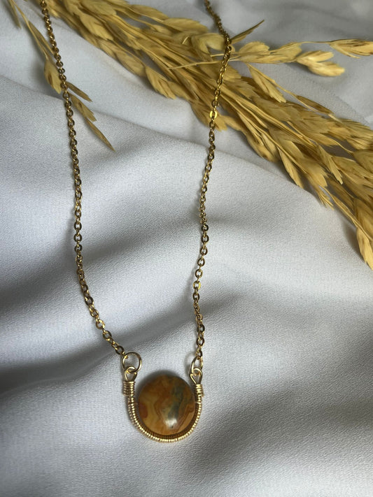 Chain with agate pendant