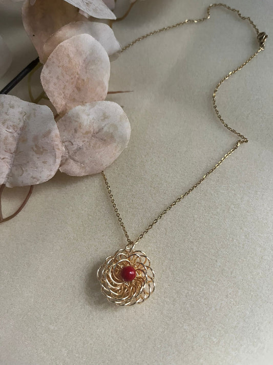 Flower pendant necklace